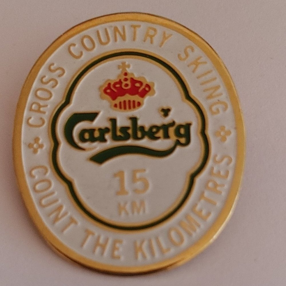 CARLSBERG Beer Enamel Pin Cross Country Skiing 15 KM Badge Gold Tone